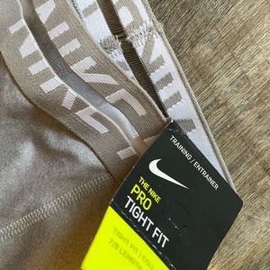 *NWT* Nike Pro Training 7/8 Leggings